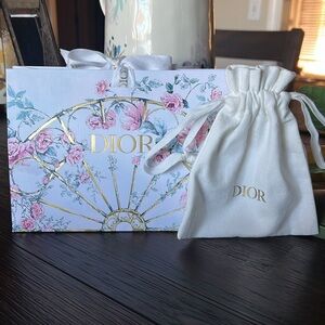Authentic Dior bag and pouch. Brand new. Beautiful print🩷